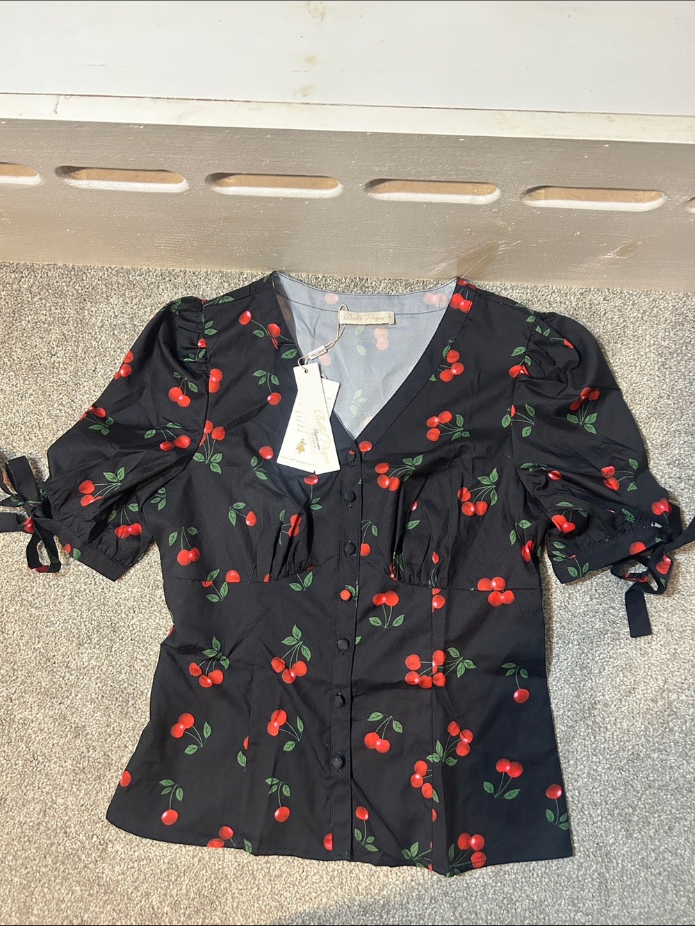 Bella Poque Black Cherry-Print Button Front Puff Sleeve Top, nwt